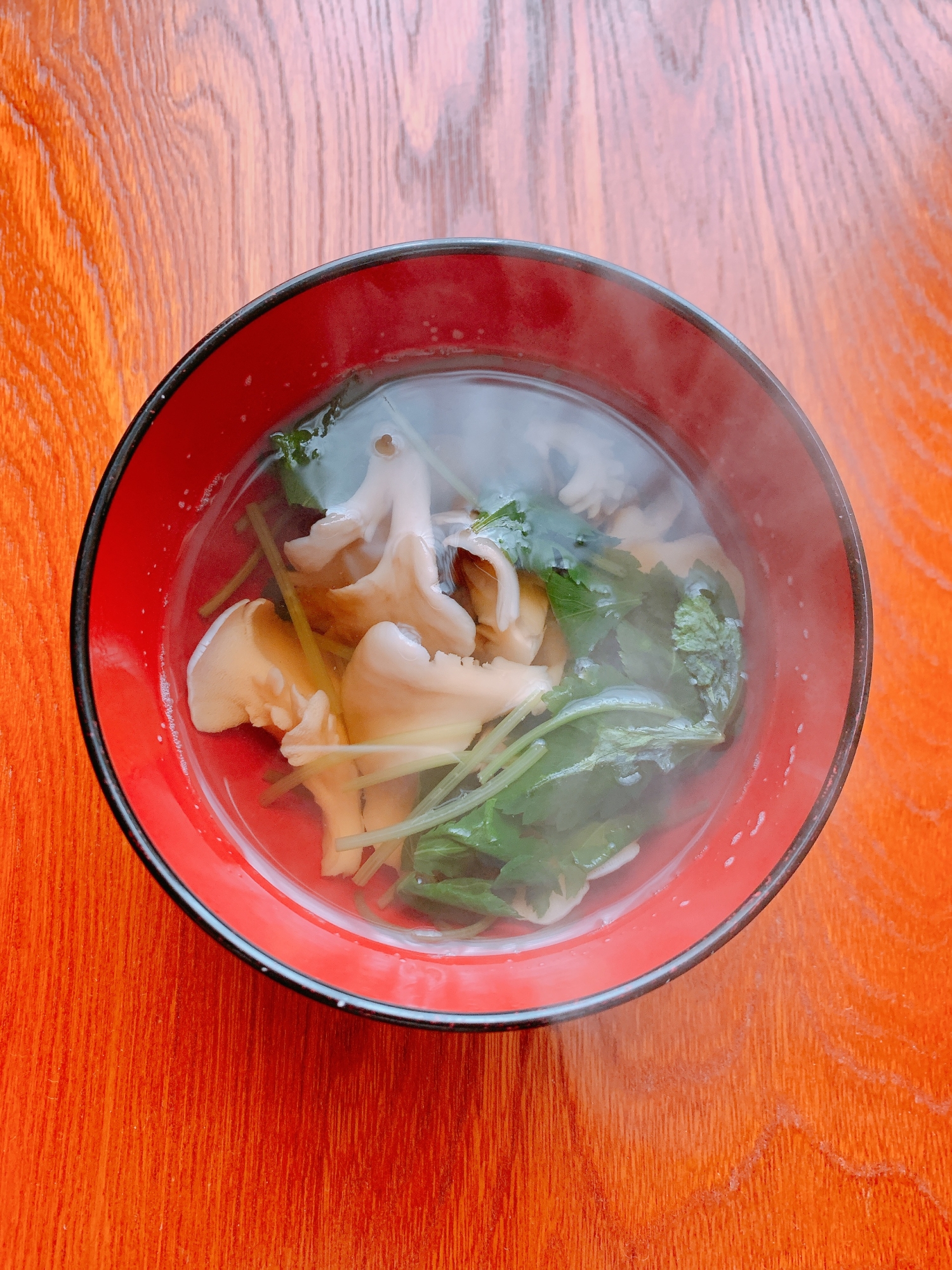 舞茸と三つ葉のお吸い物