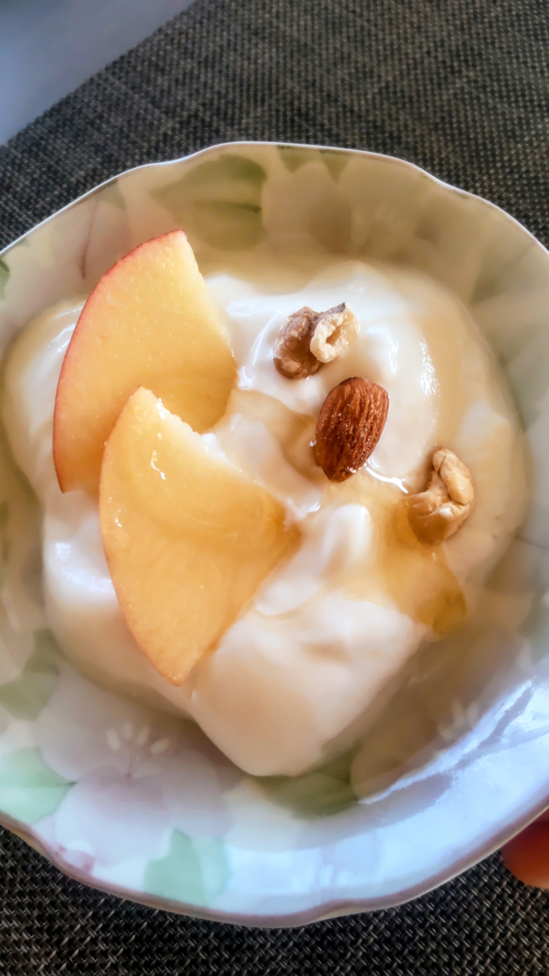 りんごと蜂蜜&ナッツのヨーグルト