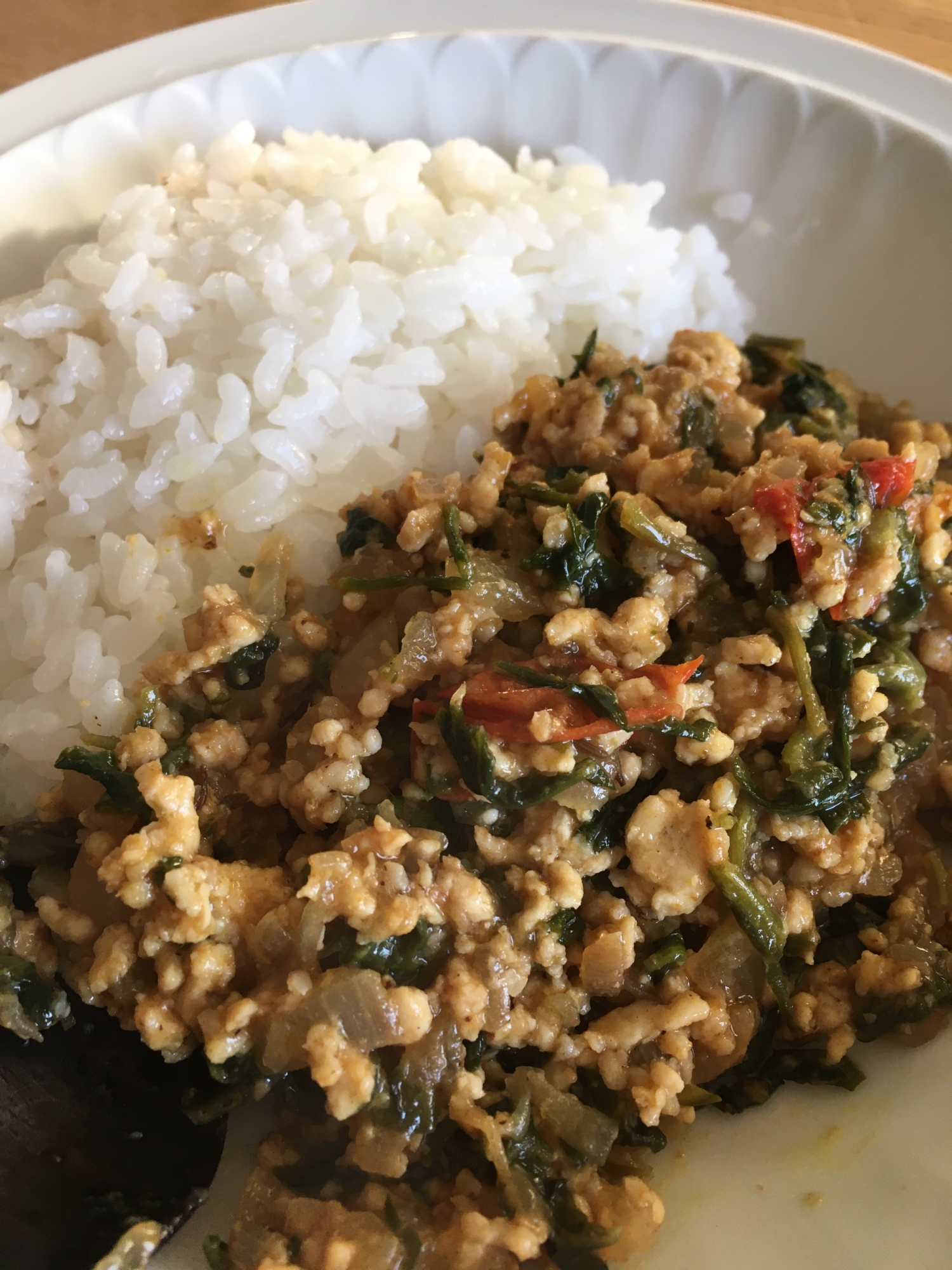 ルッコラと鶏ひき肉のスパイスキーマカレー