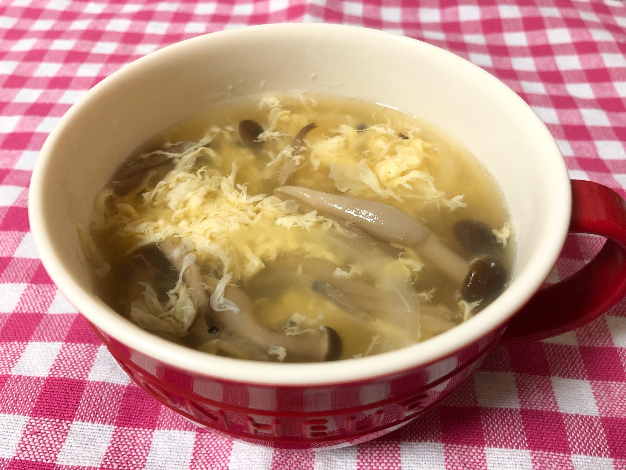 簡単☆しめじと玉ねぎのふわふわたまごスープ