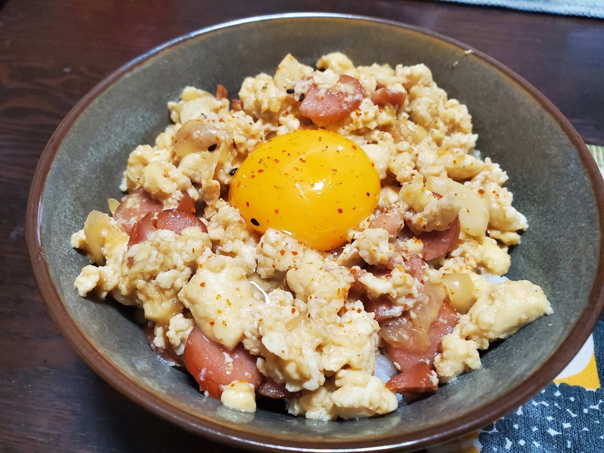 卵白も無駄なく！　豆腐そぼろ丼