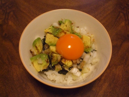 アボカドおかかユッケ風丼