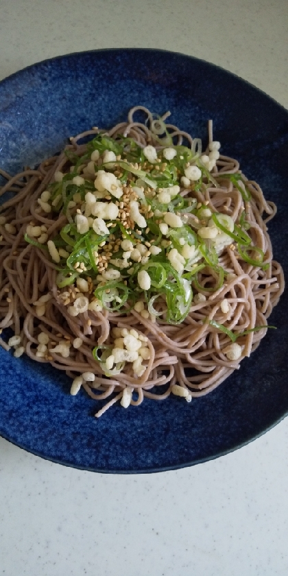 Lunchに美味しくいただきました！涼しくなって温かい麺類の季節～胡麻香るお蕎麦♪ごちそうさまでした～(*´∀人)