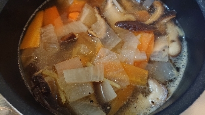 大根・しいたけ・にんじんの中華スープ