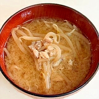 残った鯵のたたきともやしの味噌汁