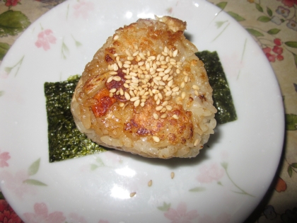 時短！炊き込みご飯の余りで☆「焼きおにぎり」