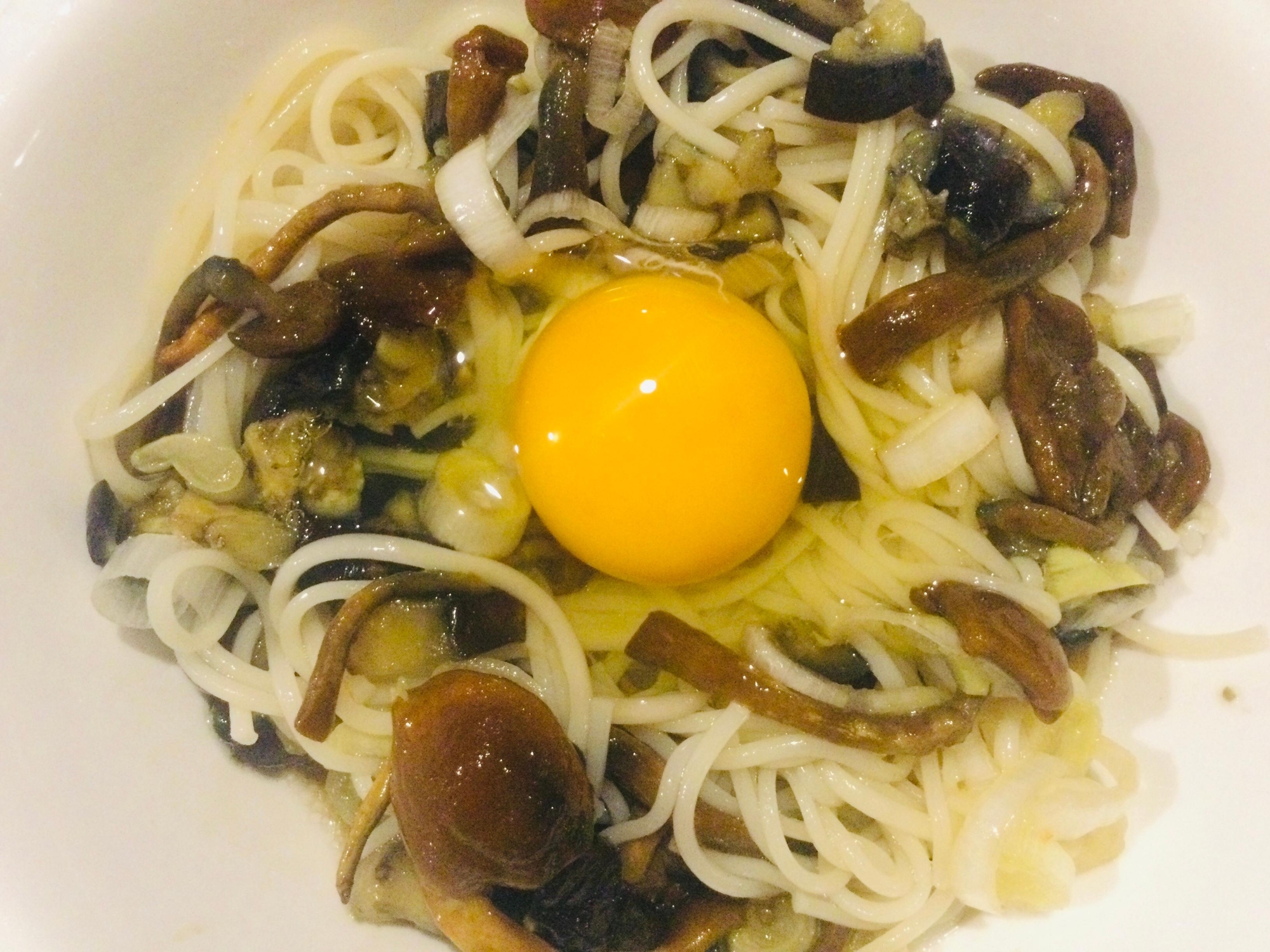 ナスとなめこの卵そうめん