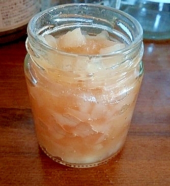 瓶に入った菊芋とりんごのジャム