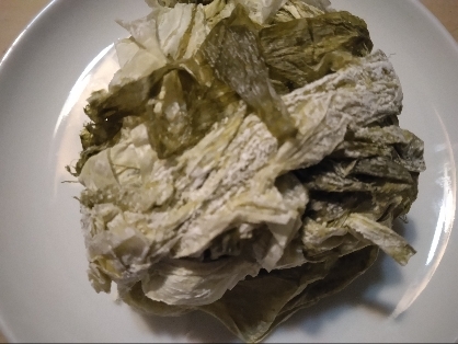 とろろ昆布おにぎり（鰹節たくあん）