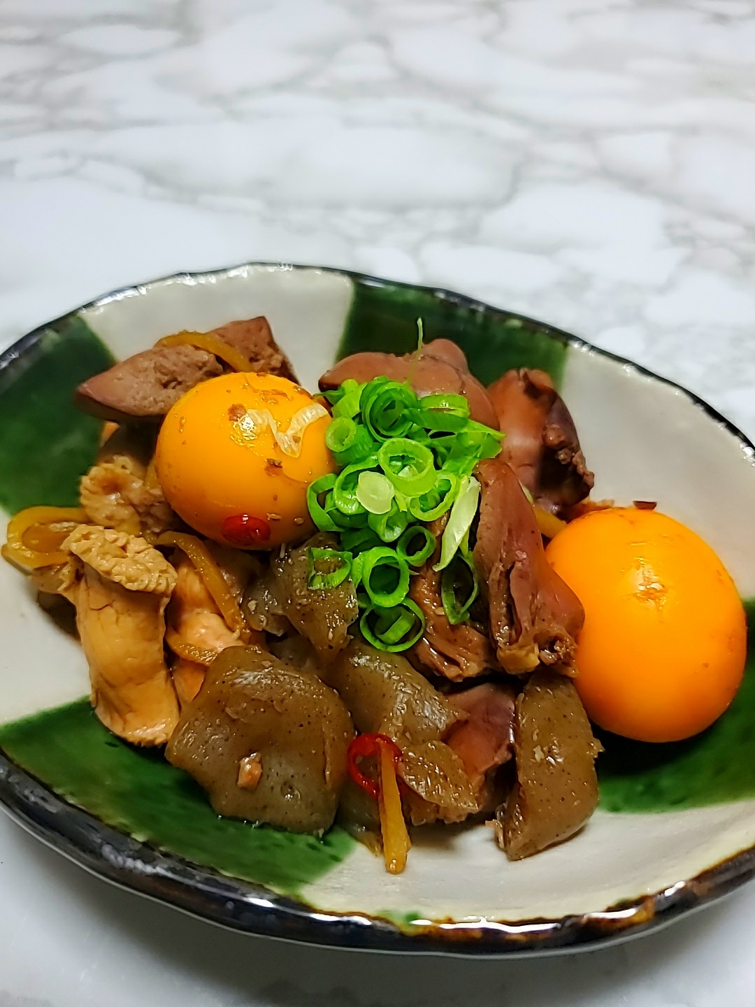鶏モツとコンニャクの煮込み