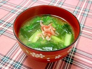 桜海老入り♪小松菜とわかめの味噌汁