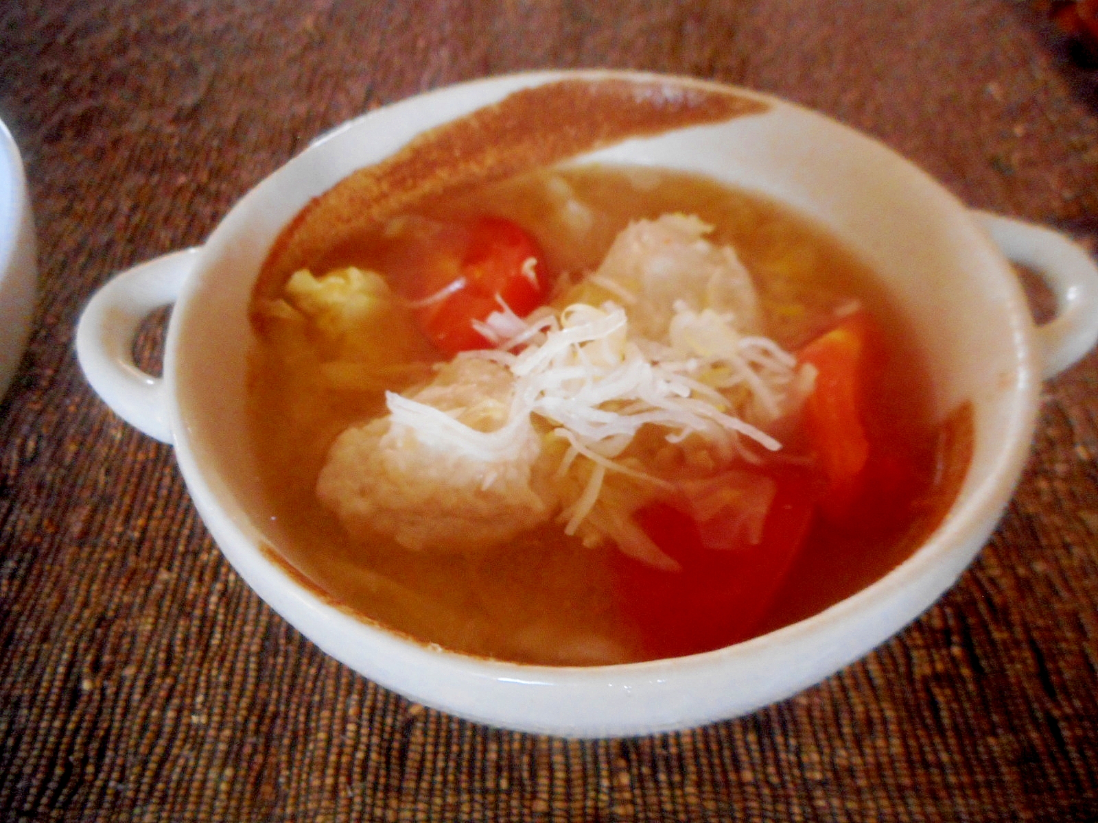 キャベツとトマトと鶏団子の味噌スープ
