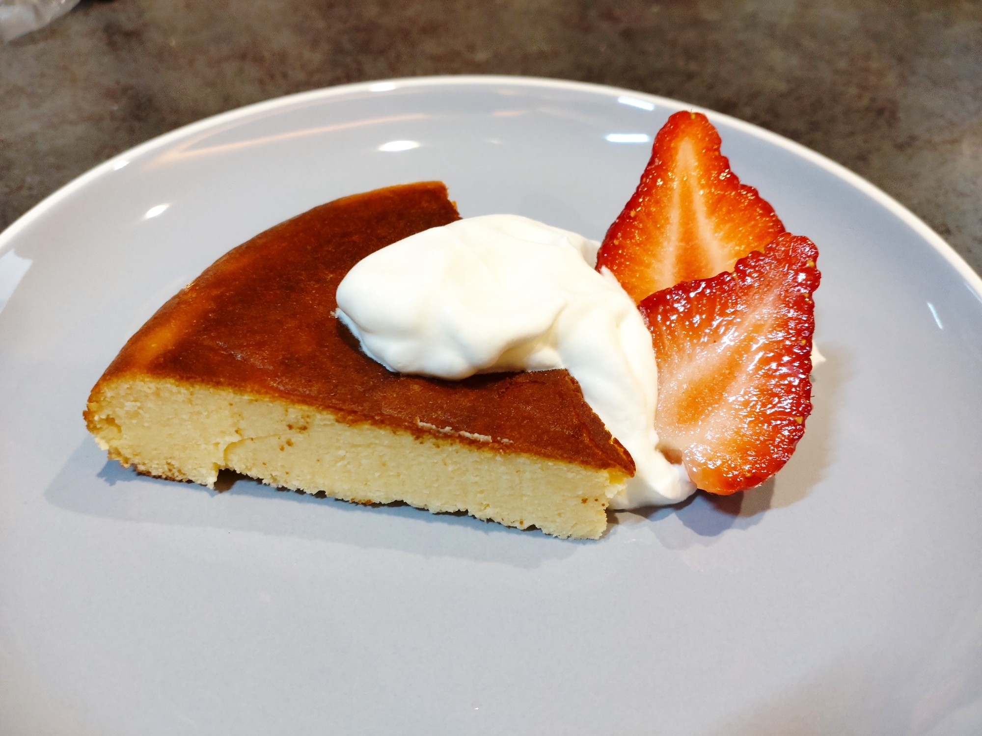 炊飯器で簡単に作れる甘さ控えめのスフレチーズケーキ