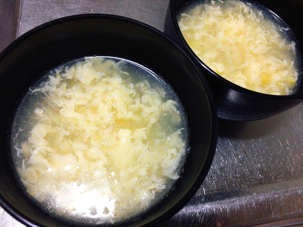 鶏ハム茹で汁の残りで☆卵とコーンの中華スープ☆