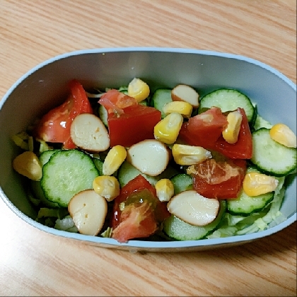 カラフルでとうもろこしの甘みも良いですね♪
家にあったスモークチーズで美味しく頂きました(*^-^*)