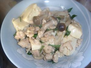 鶏ひき肉と豆腐の炒め物