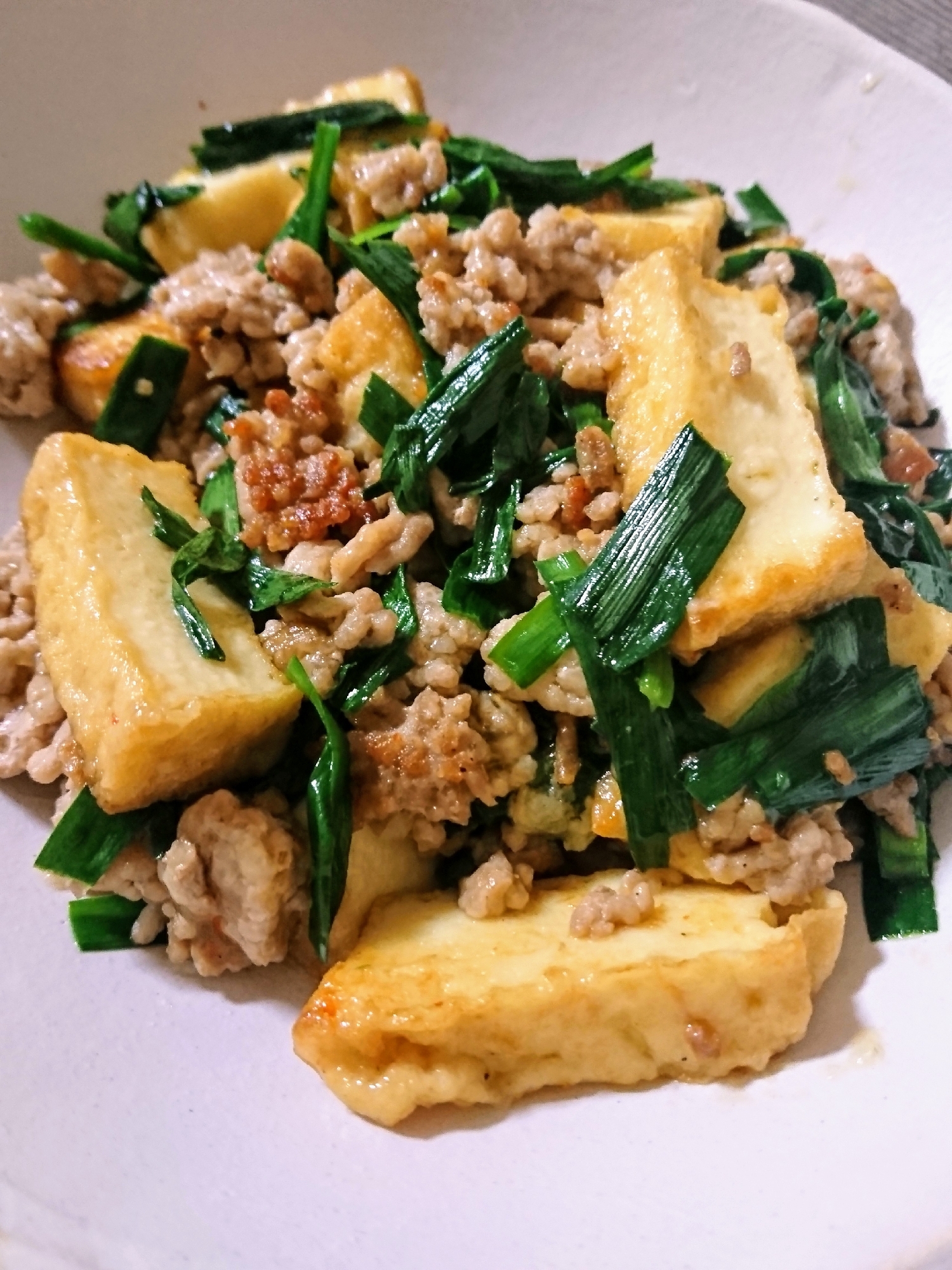 厚揚げと挽き肉、ニラの炒め物