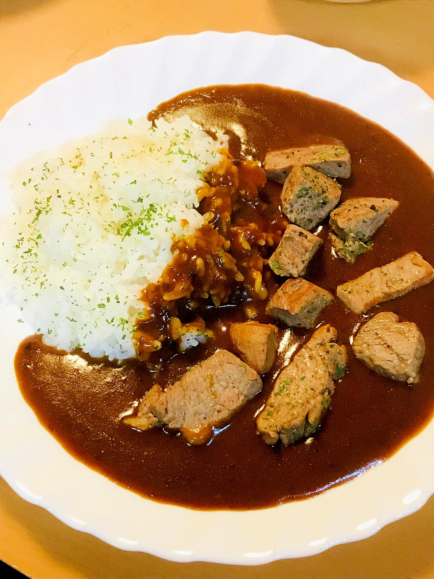 レトルトカレー●豚肉サイコロステーキ追加