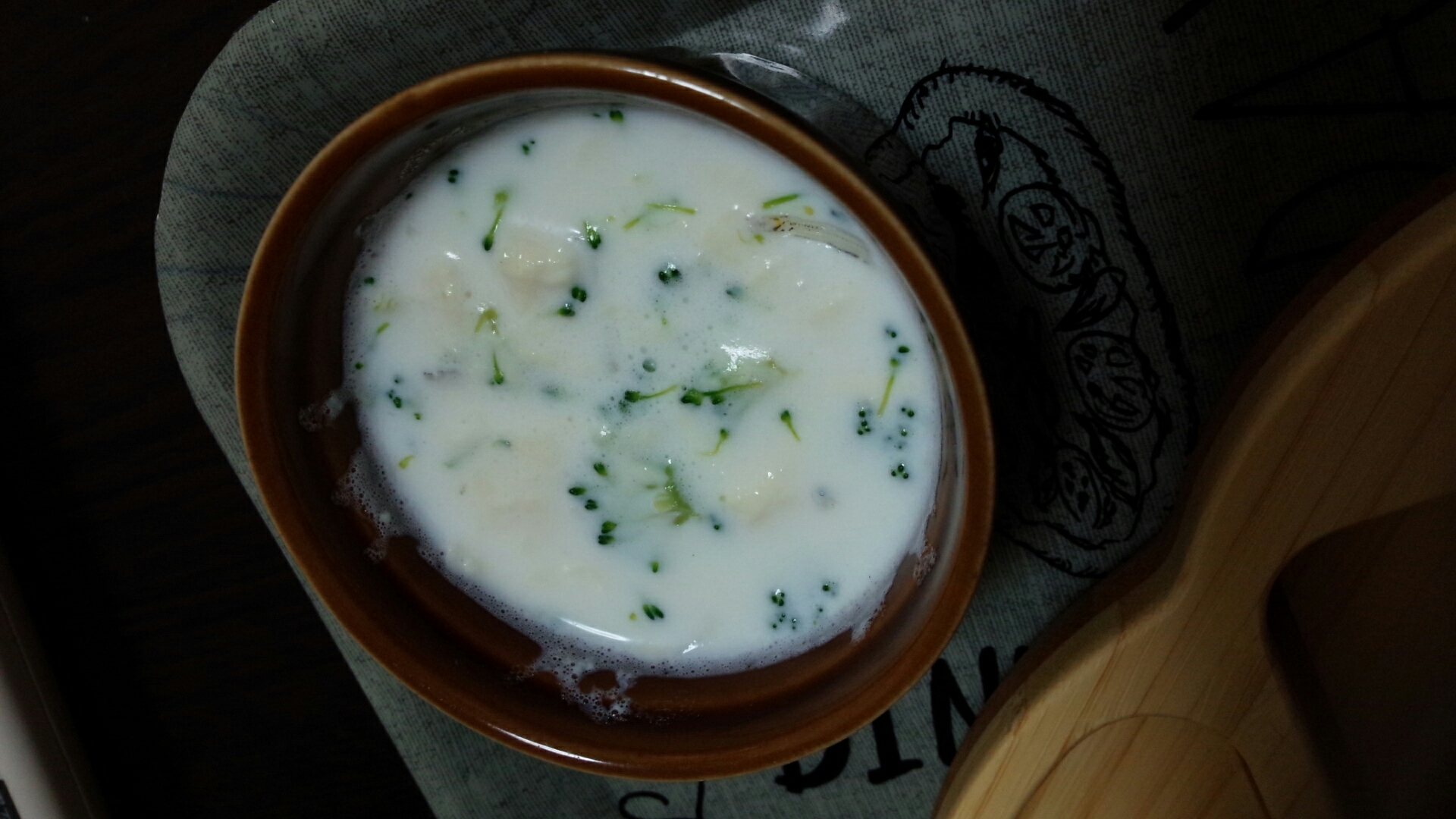 【離乳食後期】豆腐とブロッコリーの牛乳スープ