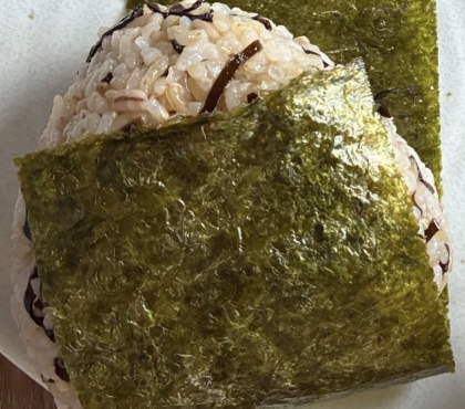 たらと塩昆布のおにぎり