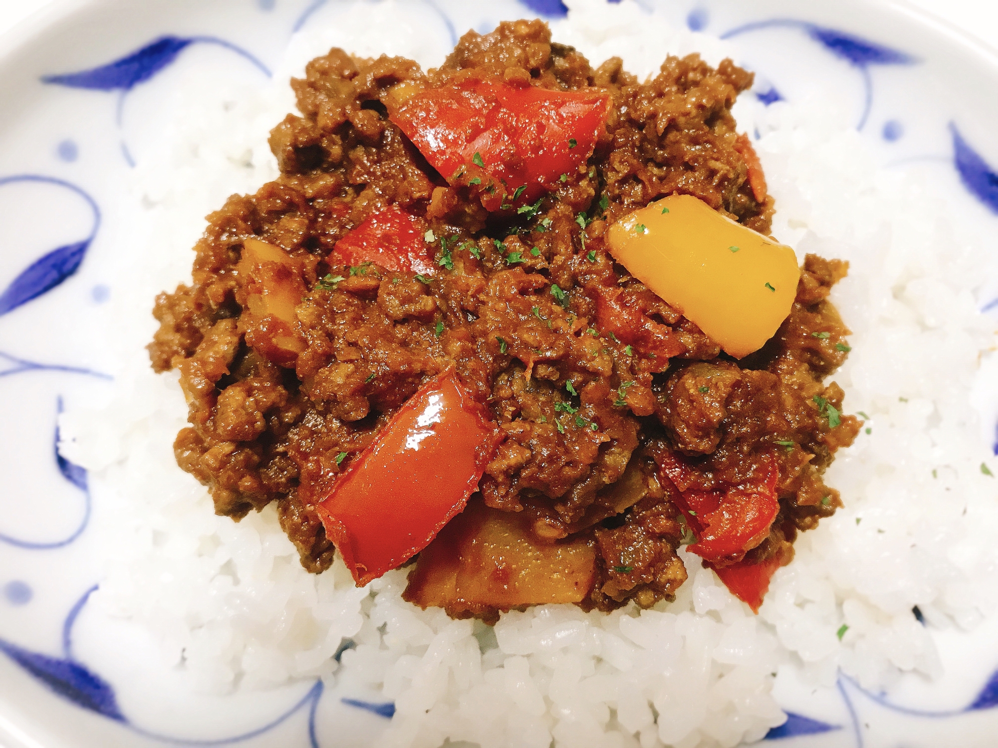 夏にピッタリ！トマトとパプリカのキーマカレー