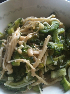 ゴーヤとエノキのごま塩ダレ炒め