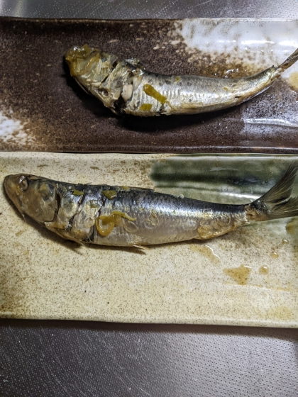 とるのは鱗だけ！ほろ苦いを楽しむいわしの丸ごと煮！