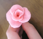 ケーキの飾りなどに マジパンで作るバラの花 レシピ 作り方 By Minori Rio 楽天レシピ