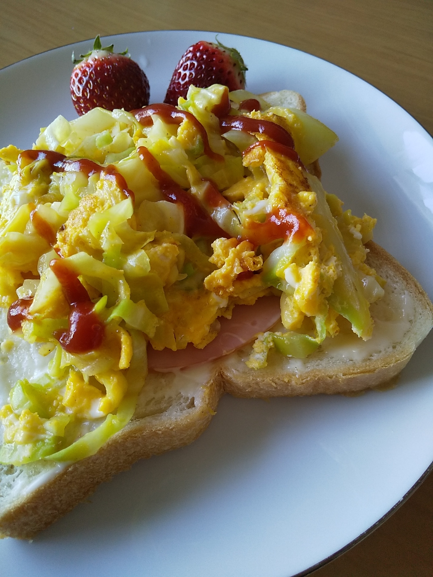 朝食は簡単に！キャベツ炒めの卵とじハムサンド