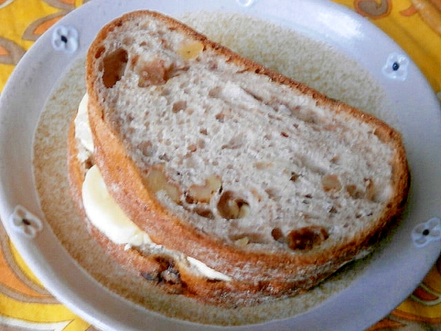 クリームチーズ・バナナのサンドイッチ