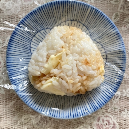 ごま油香る！鰹節と溶けるチーズのおむすび