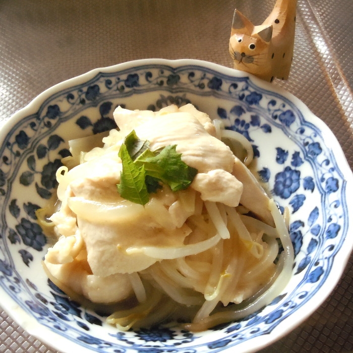 鶏むね肉ともやしで簡単さっぱり蒸し料理