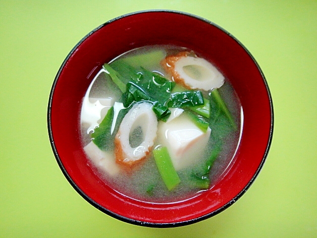 豆腐と竹輪つるむらさきの味噌汁