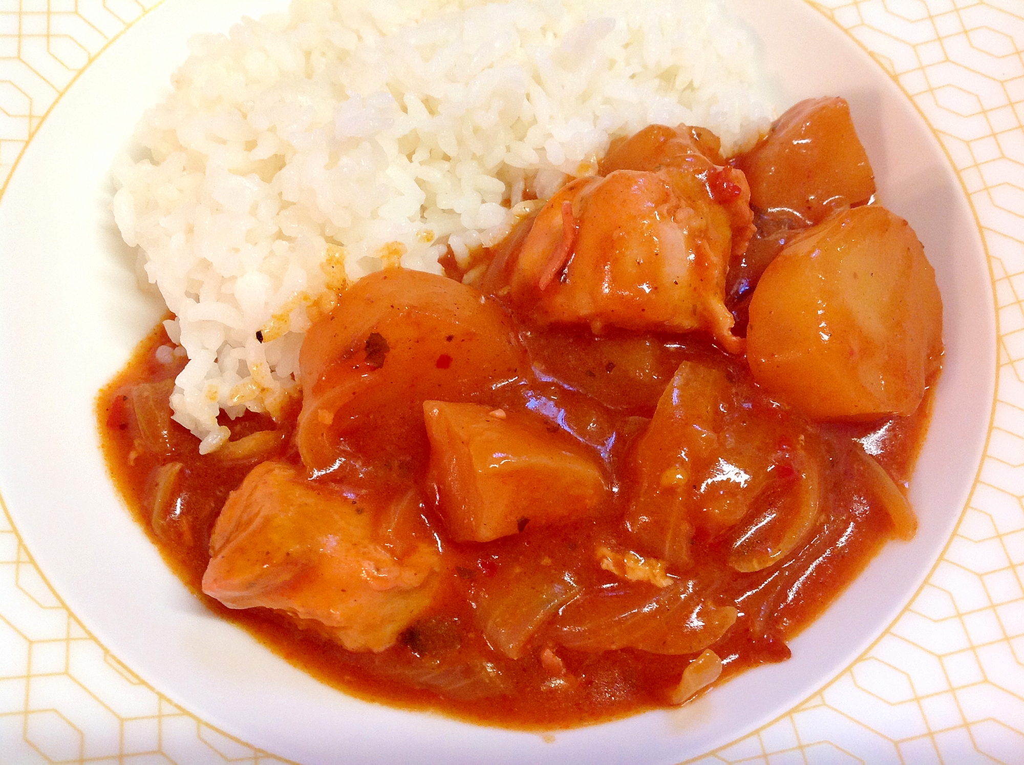 リンゴとサツマイモ入りの辛いチキンカレー