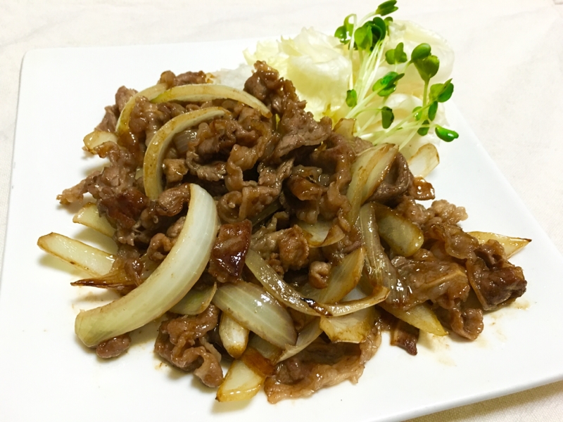 簡単ご飯が進む♪牛バラ肉と玉ねぎの焼肉たれ炒め♡