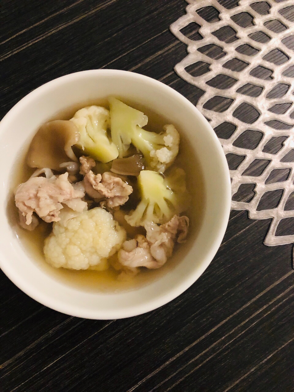 豚肉とカリフラワーと舞茸のスープ