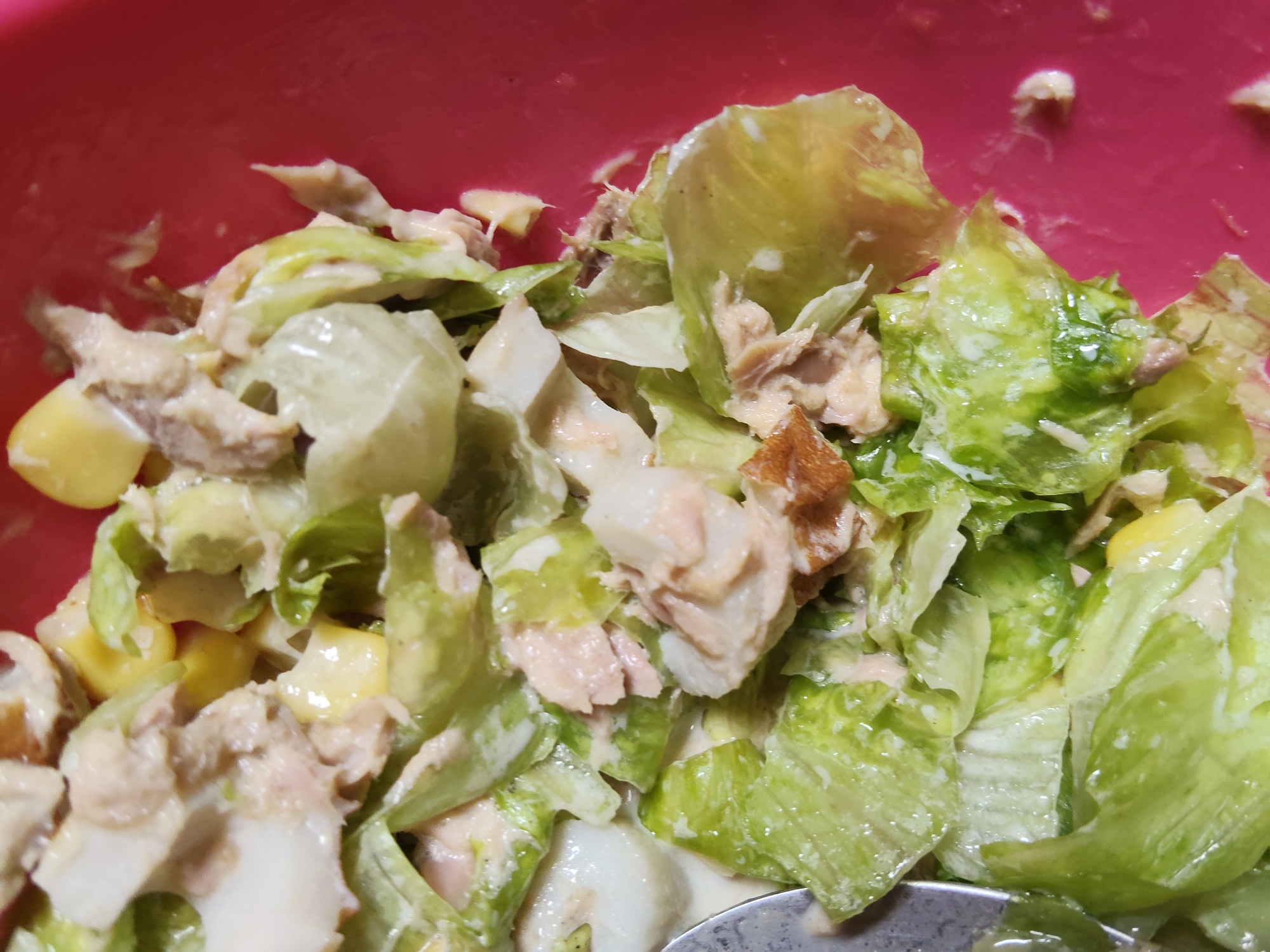 シーチキンコーンとちくわとレタスのサラダ