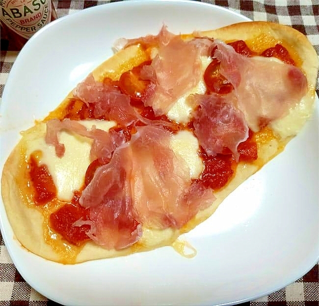 国産チーズと生ハムのピザ☆パーティやおつまみに♪