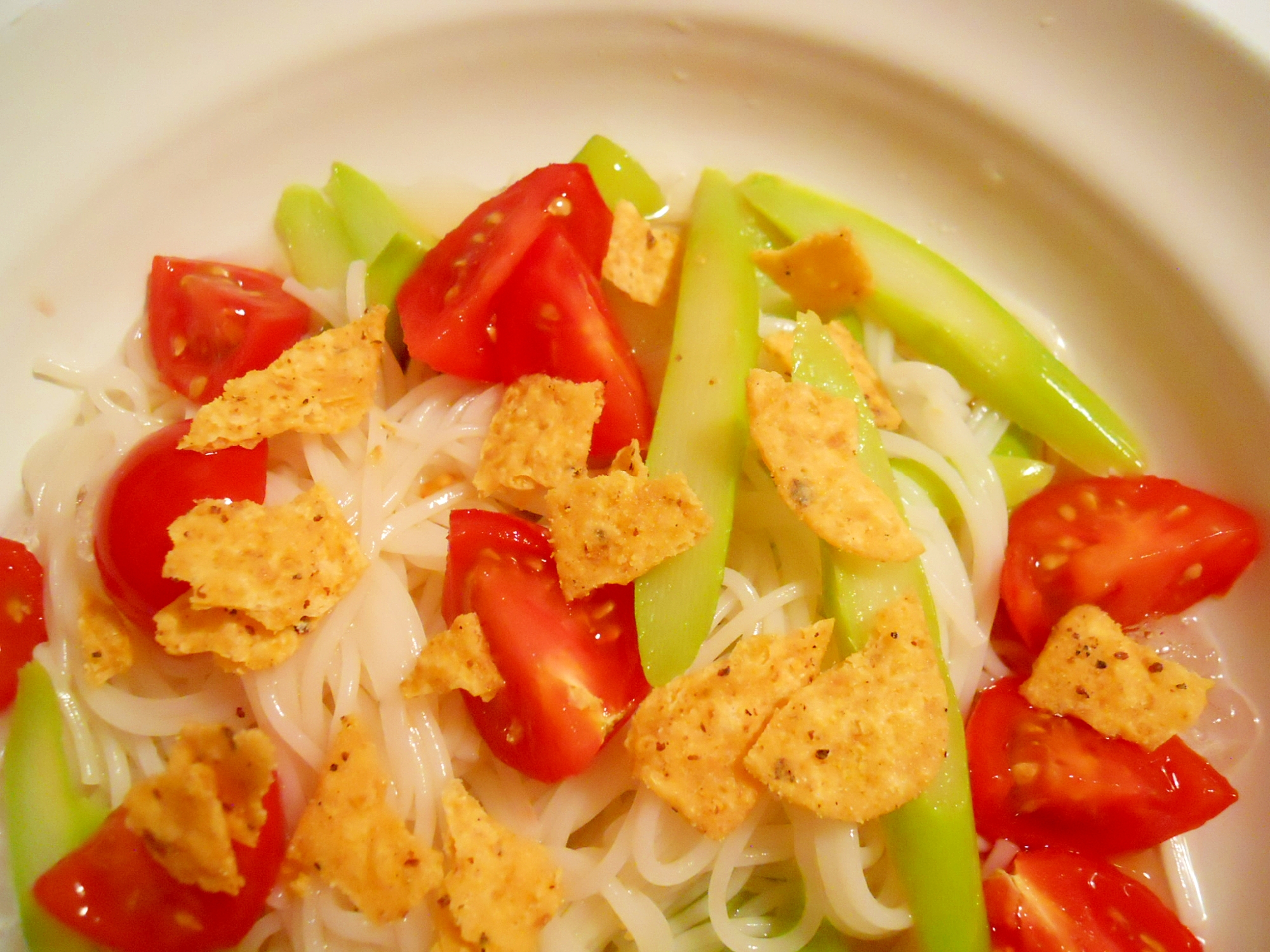 ドリトスのせて☆アスパラとトマトでサラダ素麺