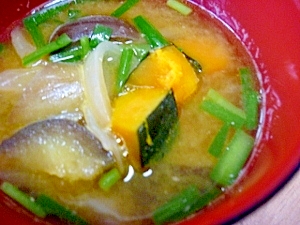 ごま油で炒めて 干しかぼちゃ 茄子 玉ねぎの味噌汁 レシピ 作り方 By Megmako 楽天レシピ ごま油で炒めて 干しかぼちゃ 茄子 玉ねぎの味噌汁 レシピ 作り方 By Megmako 楽天レシピ