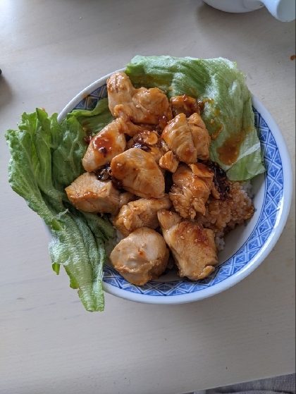 ヤンニョムチキン丼を作りました。色々アレンジして見ました。