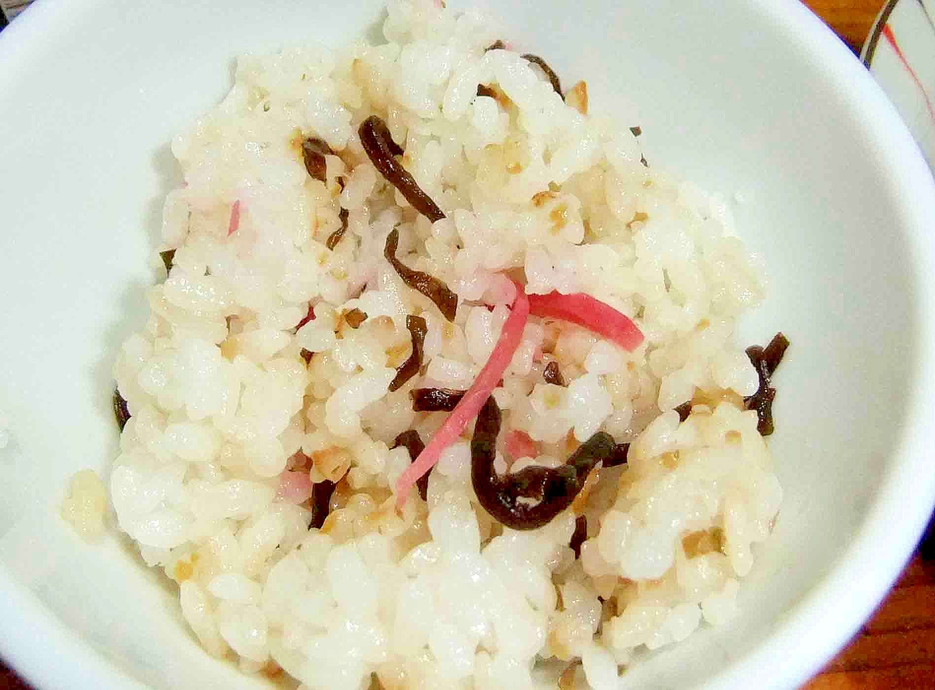 塩昆布と紅生姜のあっさりご飯