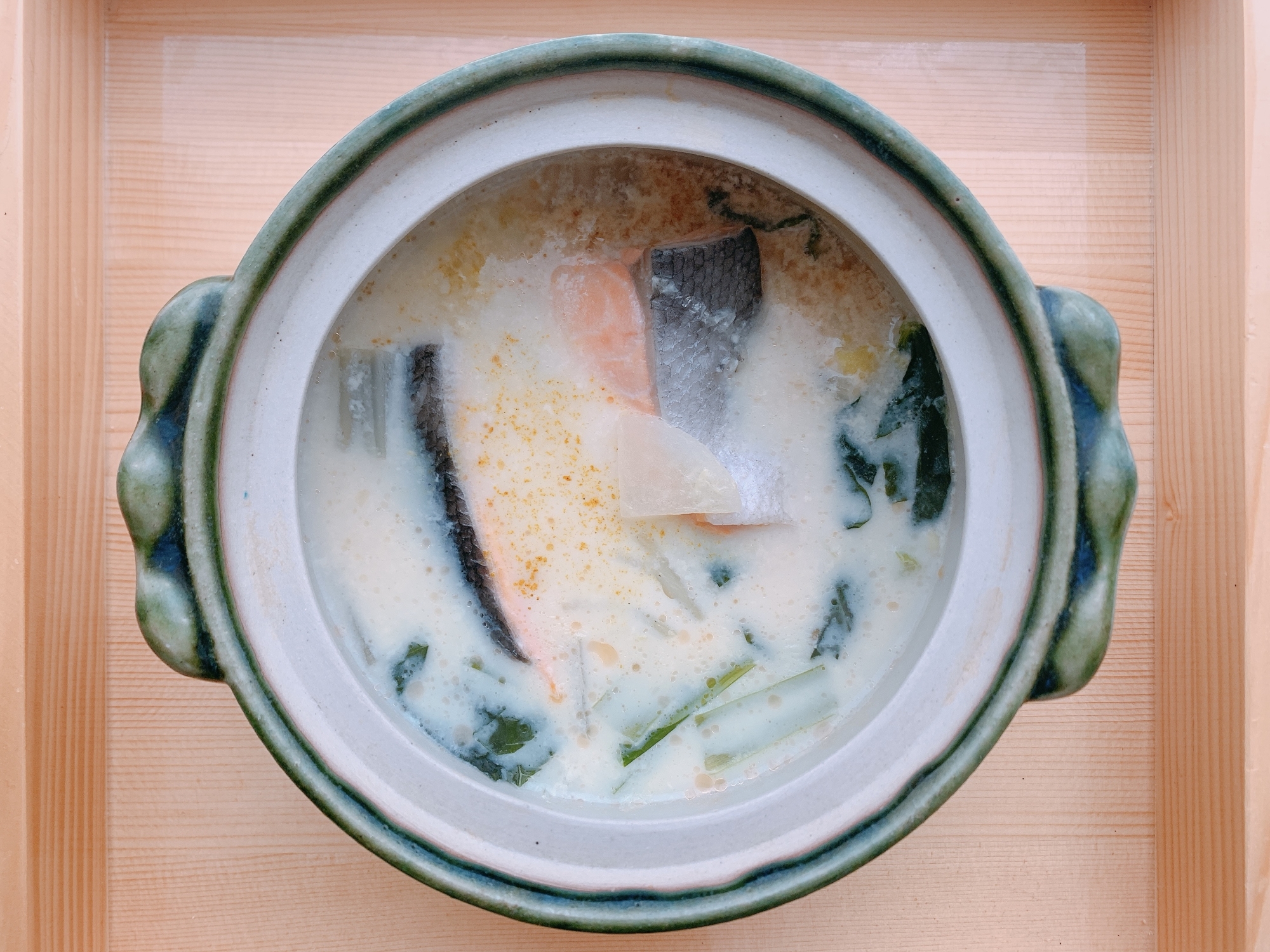鮭と冬野菜の豆乳鍋