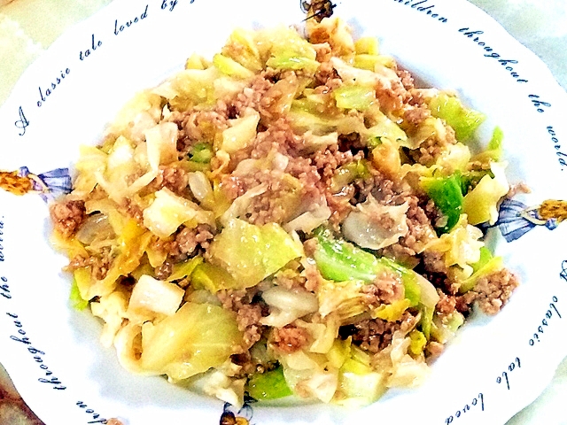 簡単時短！キャベツとひき肉の甘辛あんかけ風炒め♪