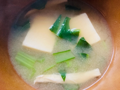 かぶの葉と油揚げの味噌汁