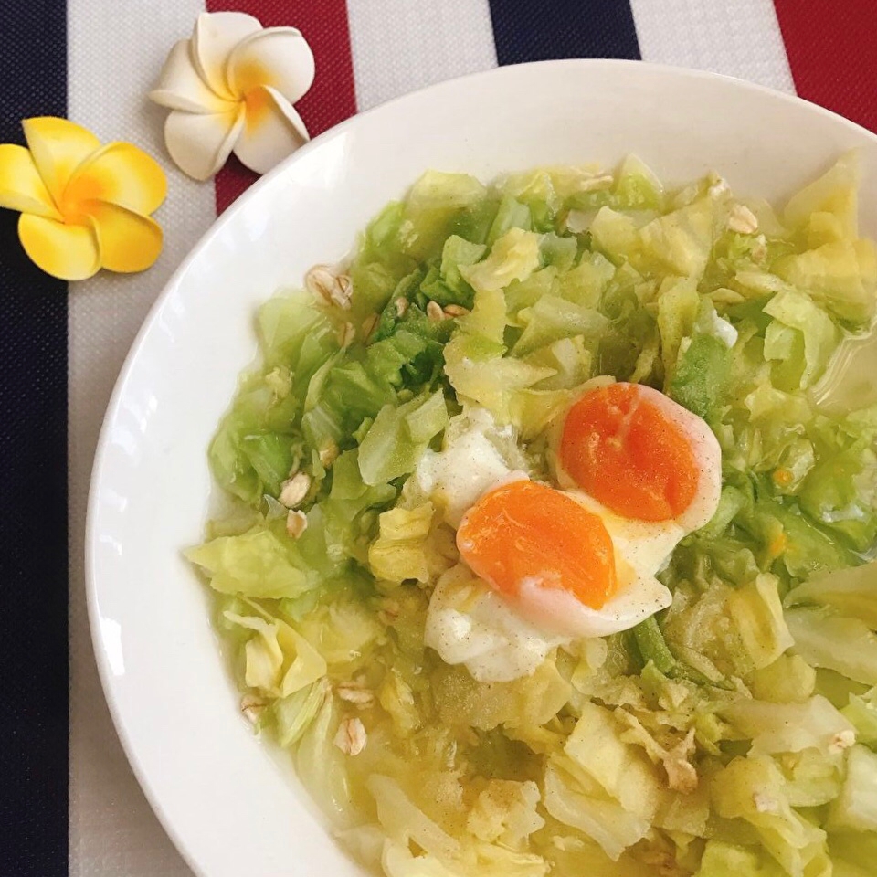 春キャベツのあっさりラーメンスープ(温泉卵in)