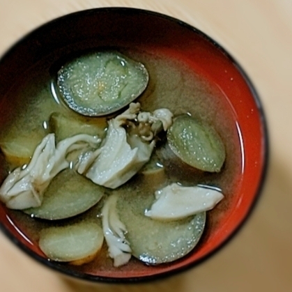 茄子とまいたけの味噌汁