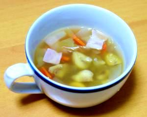 栗の入った野菜とベーコンのスープ