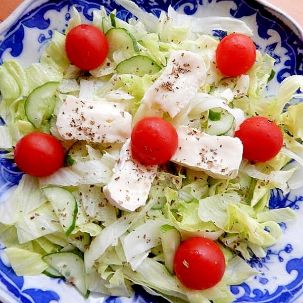 ドレッシング無しでも美味❤カマンベール少々サラダ♪