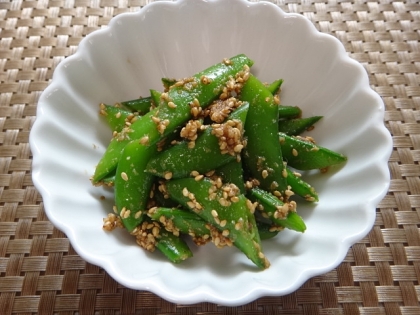 こんにちは♪庭で採れたスナップエンドウで♡胡麻の香ばしい香りとシャキシャキ食感、とっても美味しかったです♪ごちそうさまでした(^-^)